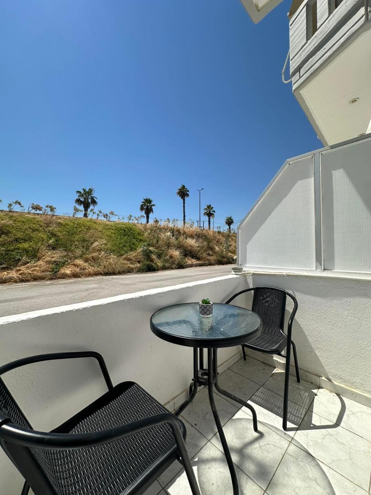 Joseph Seaside Apartment Iraklio Exterior foto